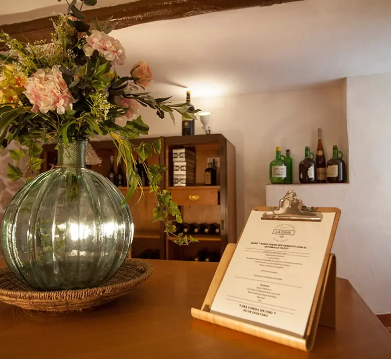 quienes-somos Recepción del Hostal Savoy