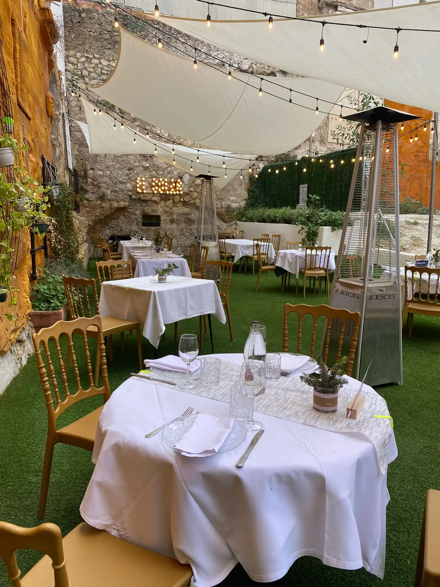 Encuentros en Hostal Savoy