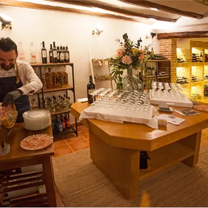 La Cava Hostal Savoy